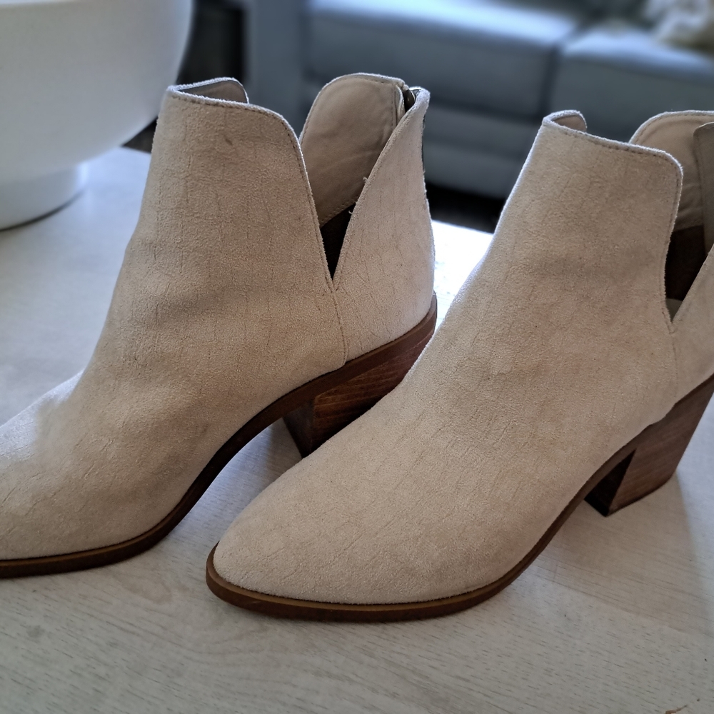 NORDSTROM BP.cream colored suede zip booties 8 1/2